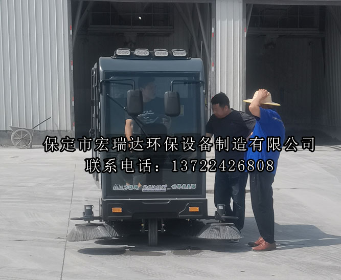 騰堃建材引入宏瑞達(dá)掃地車開(kāi)啟廠區(qū)內(nèi)機(jī)械化高效清掃之路